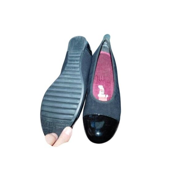 Munro Size 8.5B Black STRETCH Patent Toe Flats Shoes - Picture 3 of 3